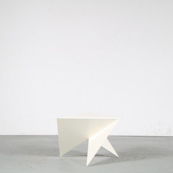 Image 1 of Table d'appoint triangulaire par Ronald Willemsen pour Metaform, Pays-Bas 1980