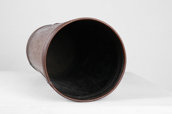 Image 1 of Porte-parapluies en cuivre avec relief martelé d'un café médiéval, France vers 1900 1900