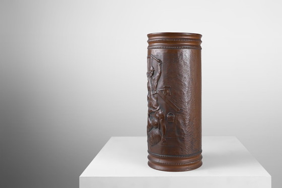 Image 1 of Porte-parapluies en cuivre avec relief martelé d'un café médiéval, France vers 1900 1900