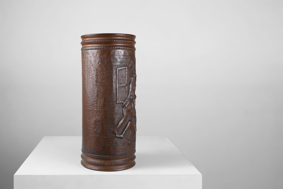 Image 1 of Porte-parapluies en cuivre avec relief martelé d'un café médiéval, France vers 1900 1900