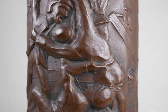 Image 1 of Porte-parapluies en cuivre avec relief martelé d'un café médiéval, France vers 1900 1900