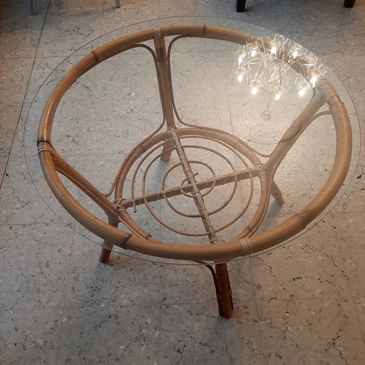 4X chaises en rotin avec coussins et 1X table en rotin avec plateau en verre