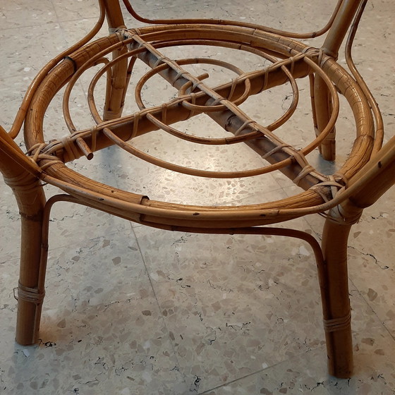 Image 1 of 4X chaises en rotin avec coussins et 1X table en rotin avec plateau en verre