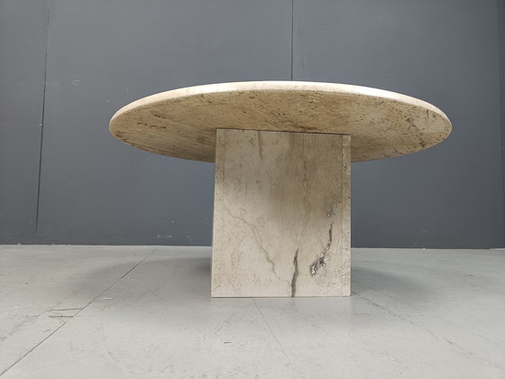 Image 1 of Table basse ronde en travertin, 1970S