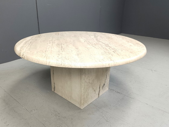 Image 1 of Table basse ronde en travertin, 1970S