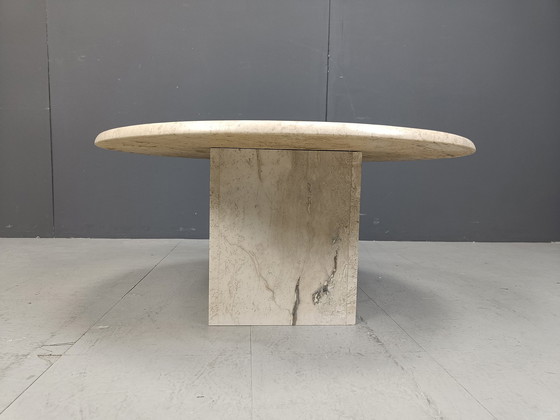 Image 1 of Table basse ronde en travertin, 1970S