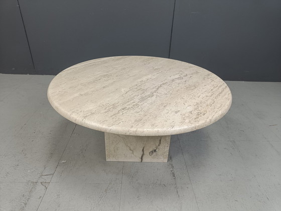 Image 1 of Table basse ronde en travertin, 1970S