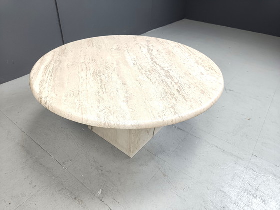 Image 1 of Table basse ronde en travertin, 1970S