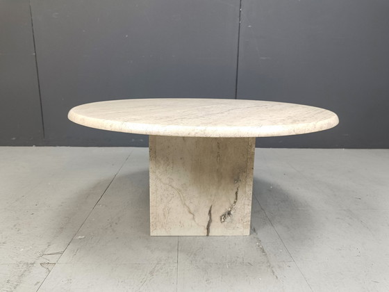 Image 1 of Table basse ronde en travertin, 1970S