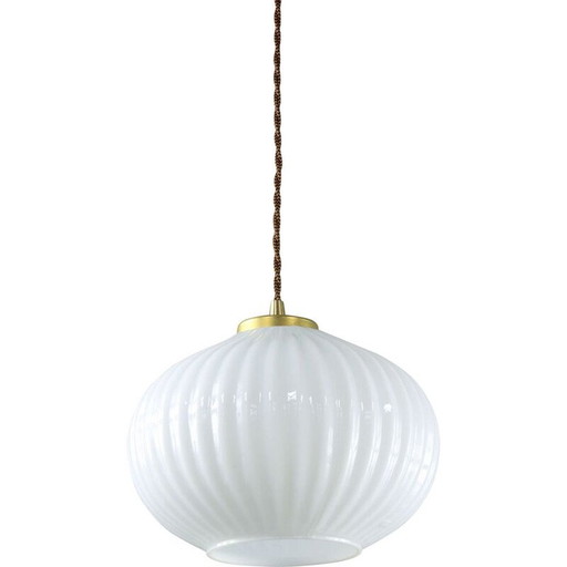 Lampe suspendue vintage en verre opale et laiton