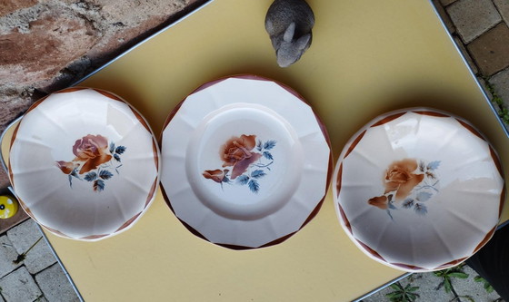 Image 1 of Digoin Sarreguemines-Art De La Table-Vaisselle Ancienne-Pièce De Forme-Plat De Service-Très Grande Assiette-Rose - D : 27.50 Cm