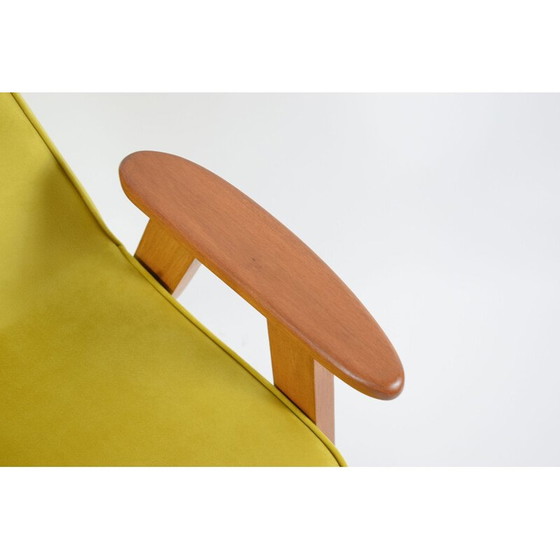 Image 1 of Fauteuil vintage 366 conçu par le célèbre J. Chierowski velours jaune 1962