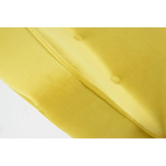 Image 1 of Fauteuil vintage 366 conçu par le célèbre J. Chierowski velours jaune 1962