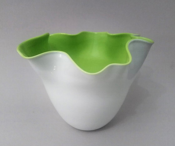 Image 1 of Rare Venini 'Fazoletto' Vase Murano Vert et Blanc par Fulvio Bianconi 1980S