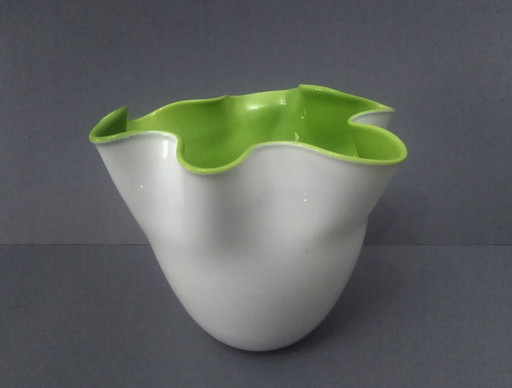 Rare Venini 'Fazoletto' Vase Murano Vert et Blanc par Fulvio Bianconi 1980S