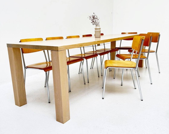 Image 1 of Grande table en bois clair massif