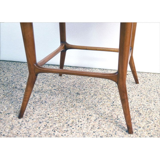 Image 1 of Table ronde vintage en bois de noyer massif et verre, 1950