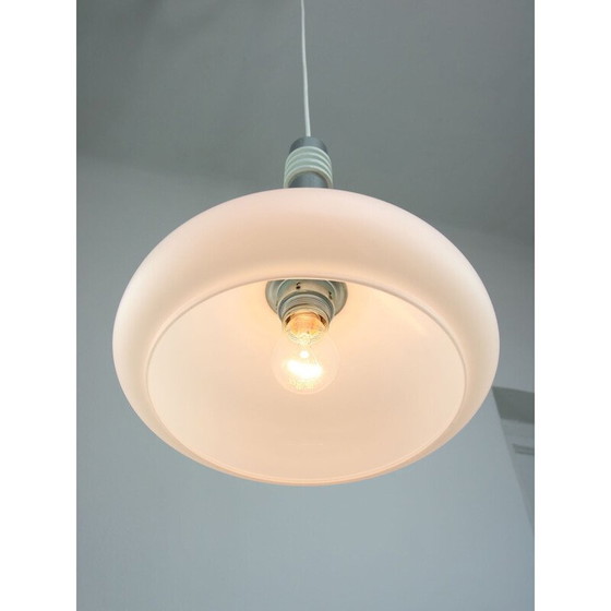 Image 1 of Lampe suspendue vintage en acier chromé et verre opalin, Danemark 1960