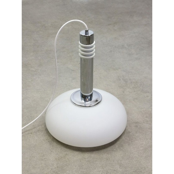 Image 1 of Lampe suspendue vintage en acier chromé et verre opalin, Danemark 1960