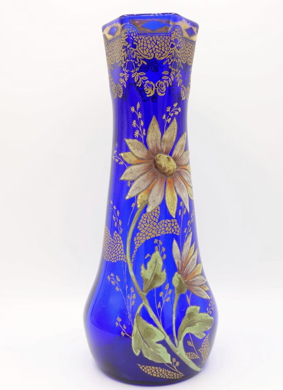 Image 1 of Vase En Verre Bleu Cobalt Avec Marguerites Émaillées. Legras