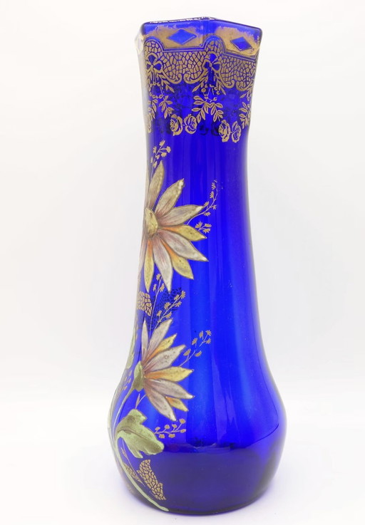 Vase En Verre Bleu Cobalt Avec Marguerites Émaillées. Legras