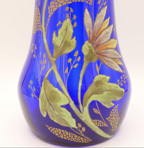 Image 1 of Vase En Verre Bleu Cobalt Avec Marguerites Émaillées. Legras