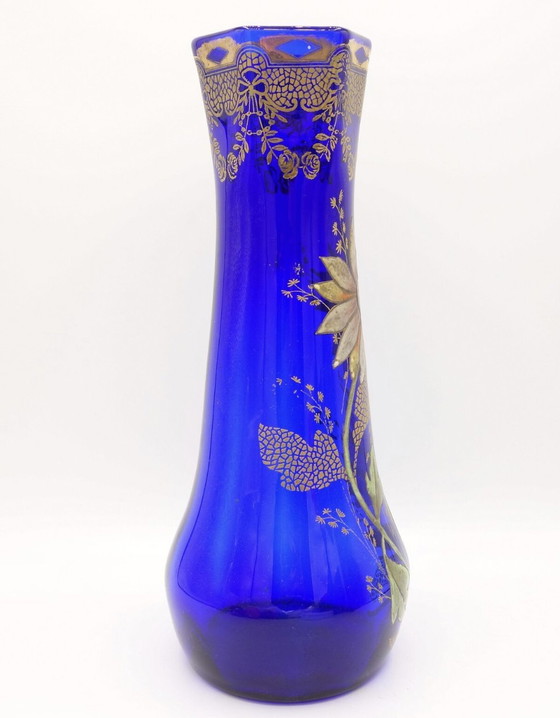 Image 1 of Vase En Verre Bleu Cobalt Avec Marguerites Émaillées. Legras