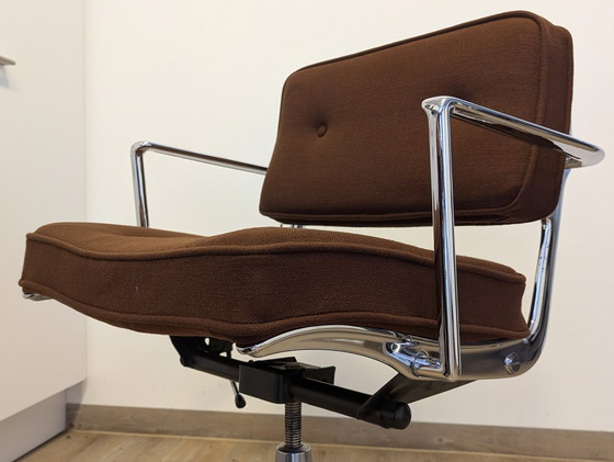 Image 1 of Herman Miller Eames Chaise de bureau intermédiaire