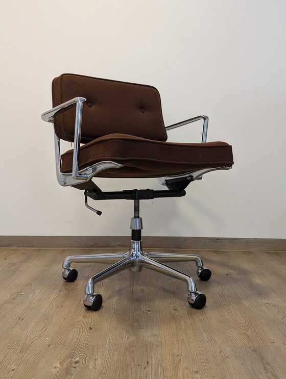 Image 1 of Herman Miller Eames Chaise de bureau intermédiaire