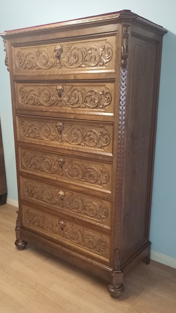 Image 1 of Ancienne commode italienne en noyer du 19ème siècle