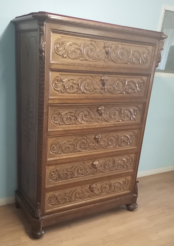 Image 1 of Ancienne commode italienne en noyer du 19ème siècle