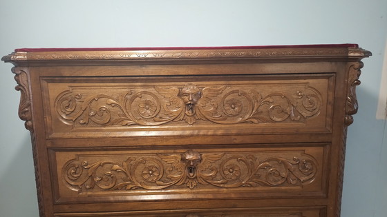 Image 1 of Ancienne commode italienne en noyer du 19ème siècle