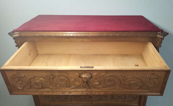 Image 1 of Ancienne commode italienne en noyer du 19ème siècle