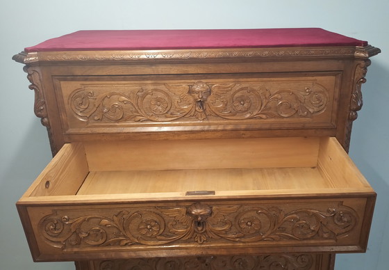 Image 1 of Ancienne commode italienne en noyer du 19ème siècle