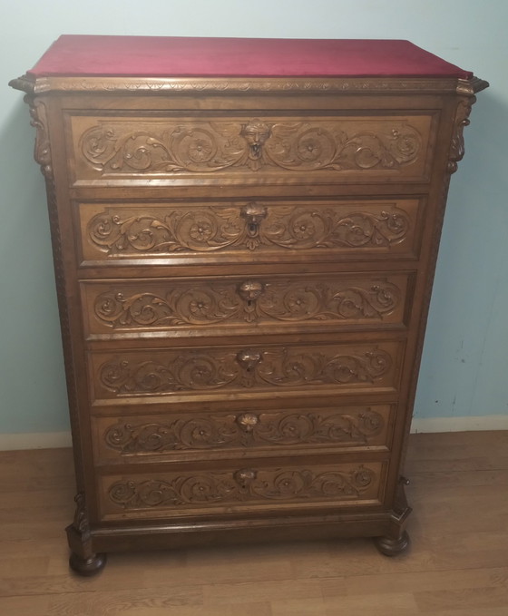 Image 1 of Ancienne commode italienne en noyer du 19ème siècle