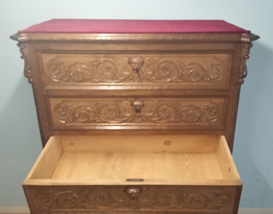 Image 1 of Ancienne commode italienne en noyer du 19ème siècle