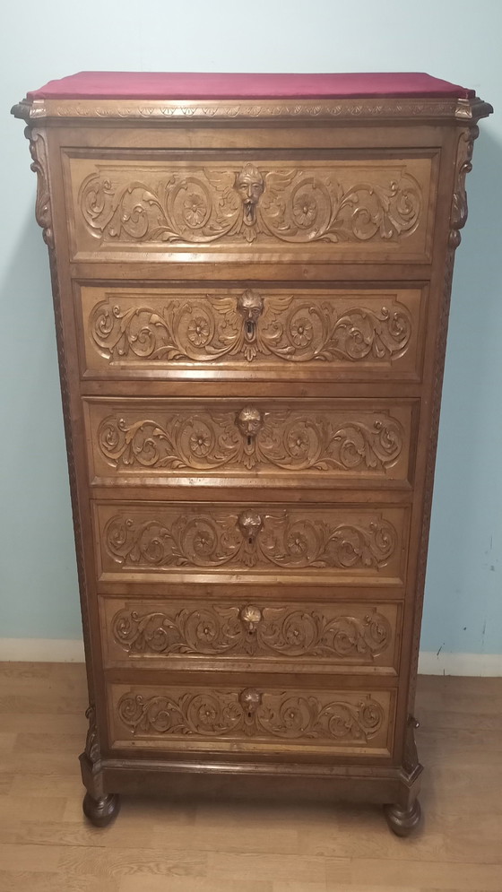 Image 1 of Ancienne commode italienne en noyer du 19ème siècle