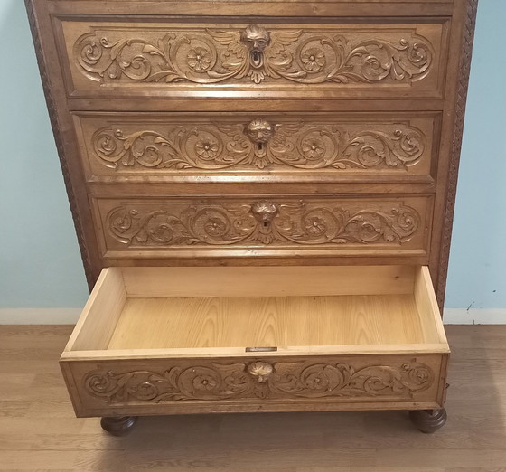 Image 1 of Ancienne commode italienne en noyer du 19ème siècle