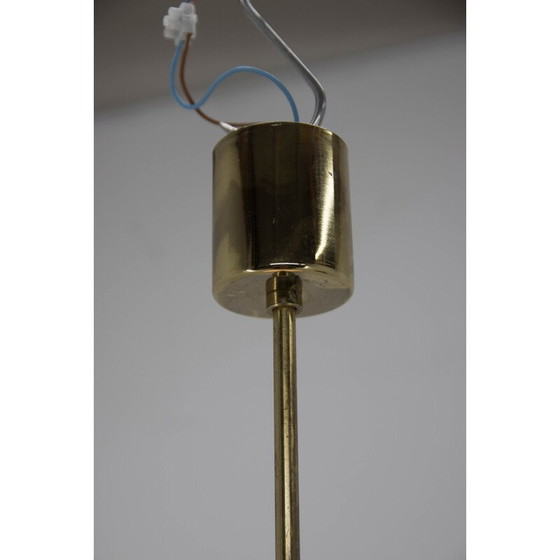 Image 1 of Lampe suspendue vintage en laiton et verre laiteux, Tchécoslovaquie, années 1960
