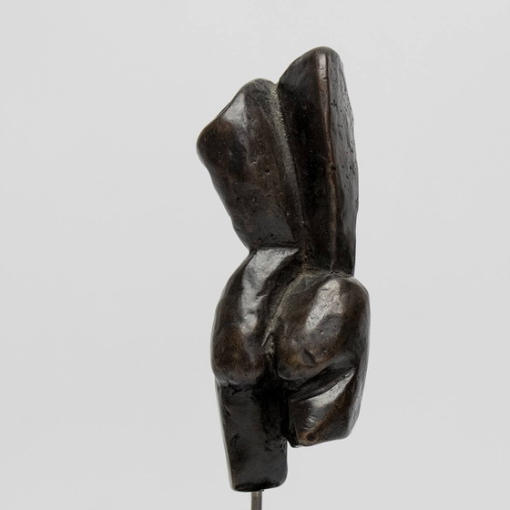 Image 1 of Fritz Van Eeden Ensemble de deux torses, garçon et fille en bronze