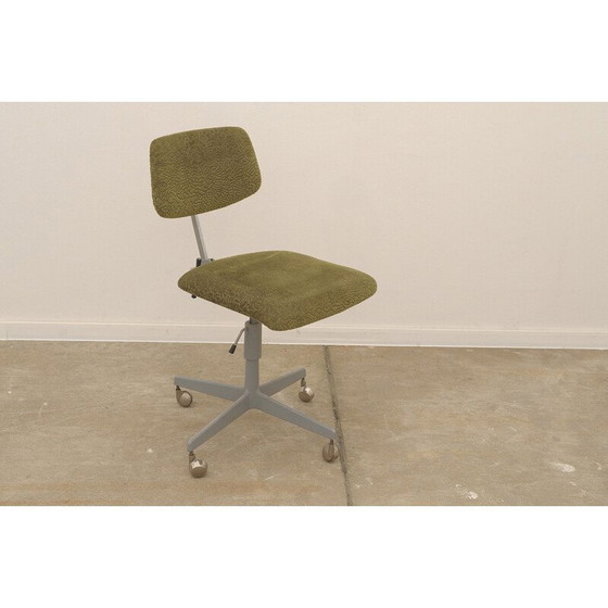 Image 1 of Chaise pivotante vintage en plastique et en fer pour Kovona, Tchécoslovaquie 950