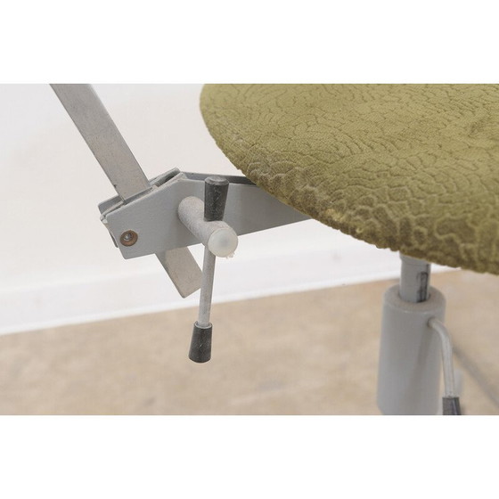 Image 1 of Chaise pivotante vintage en plastique et en fer pour Kovona, Tchécoslovaquie 950