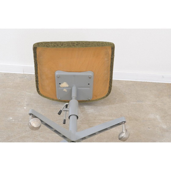 Image 1 of Chaise pivotante vintage en plastique et en fer pour Kovona, Tchécoslovaquie 950