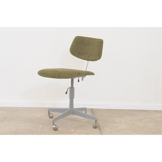 Image 1 of Chaise pivotante vintage en plastique et en fer pour Kovona, Tchécoslovaquie 950