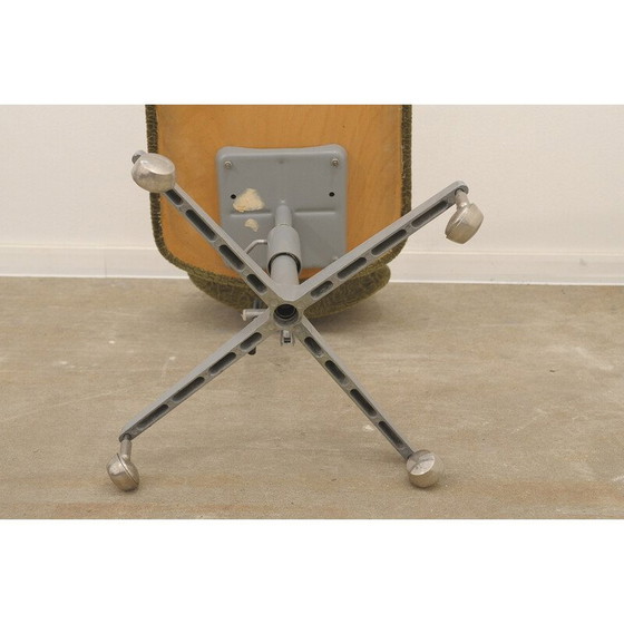 Image 1 of Chaise pivotante vintage en plastique et en fer pour Kovona, Tchécoslovaquie 950