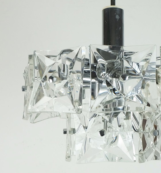Image 1 of Elégante Lampe pendante Mid Century à 2 niveaux en verre cristal et chrome avec 14 prismes en verre 1960S