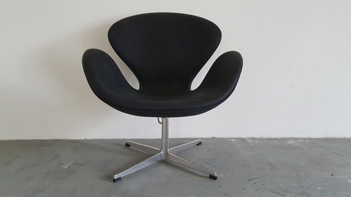 Fritz Hansen - Arne Jacobsen Swan Cuir nubuck noir Hauteur réglable