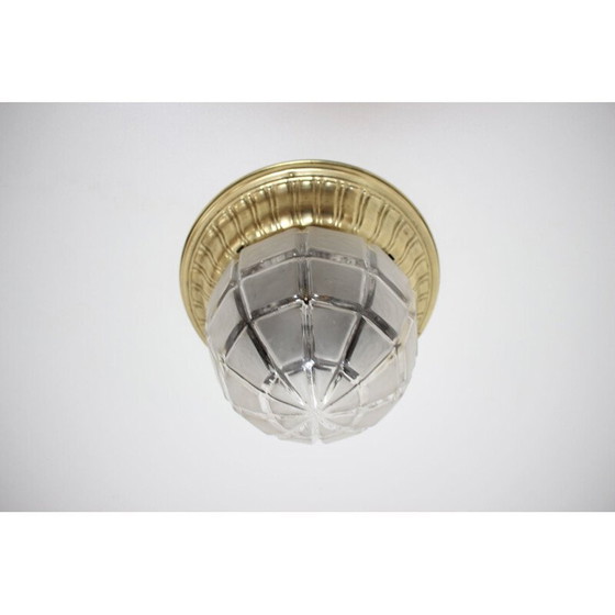 Image 1 of Plafonnier art déco vintage en verre et laiton, Tchécoslovaquie 1930