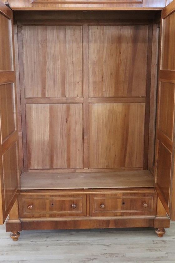 Image 1 of Armoire ancienne en bois, 19ème siècle
