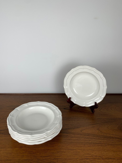 Set de 6 assiettes creuses Gien, modèle Coquille, 1970/80, blanc cassé